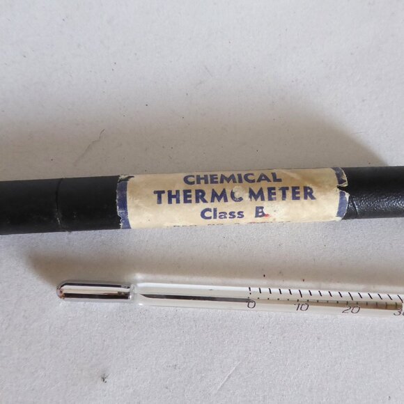 VINTAGE 12” SCIENCE LABORATORY CHEMICAL CLASS B GLASS THERMOMETER IN CASE - Picture 4 of 9
